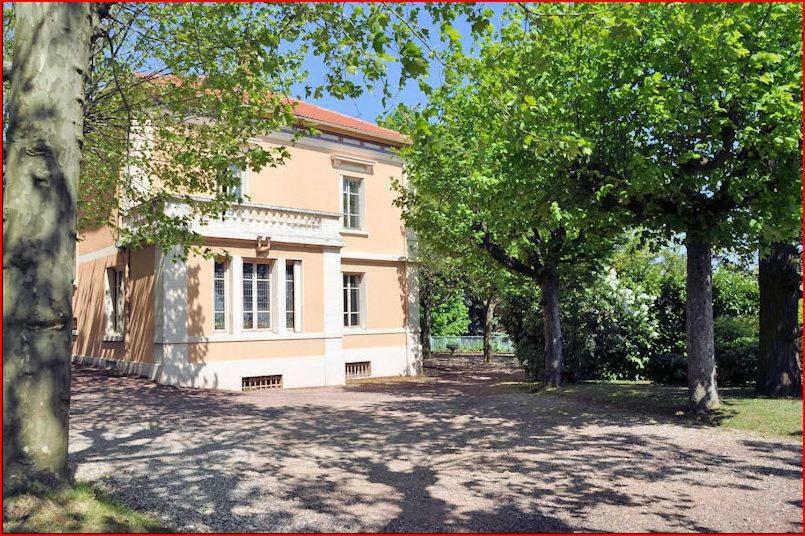 Villa Castel Maison-Table D'Hotes & Jardin-Refuge De Biodiversite Rillieux-la-Pape Exterior foto